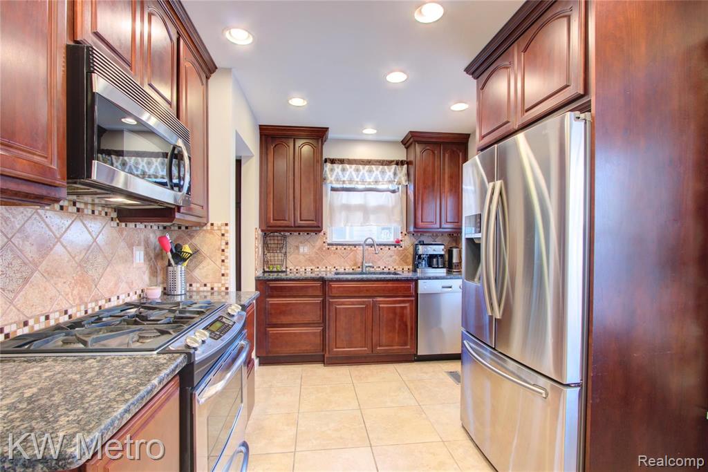 2329 Harvard Road Berkley, MI 48072 - Photo 6 of 36
