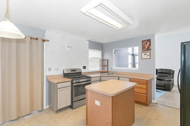 $280,000 | 460 Lancaster Drive, Pingree Grove, IL 60140