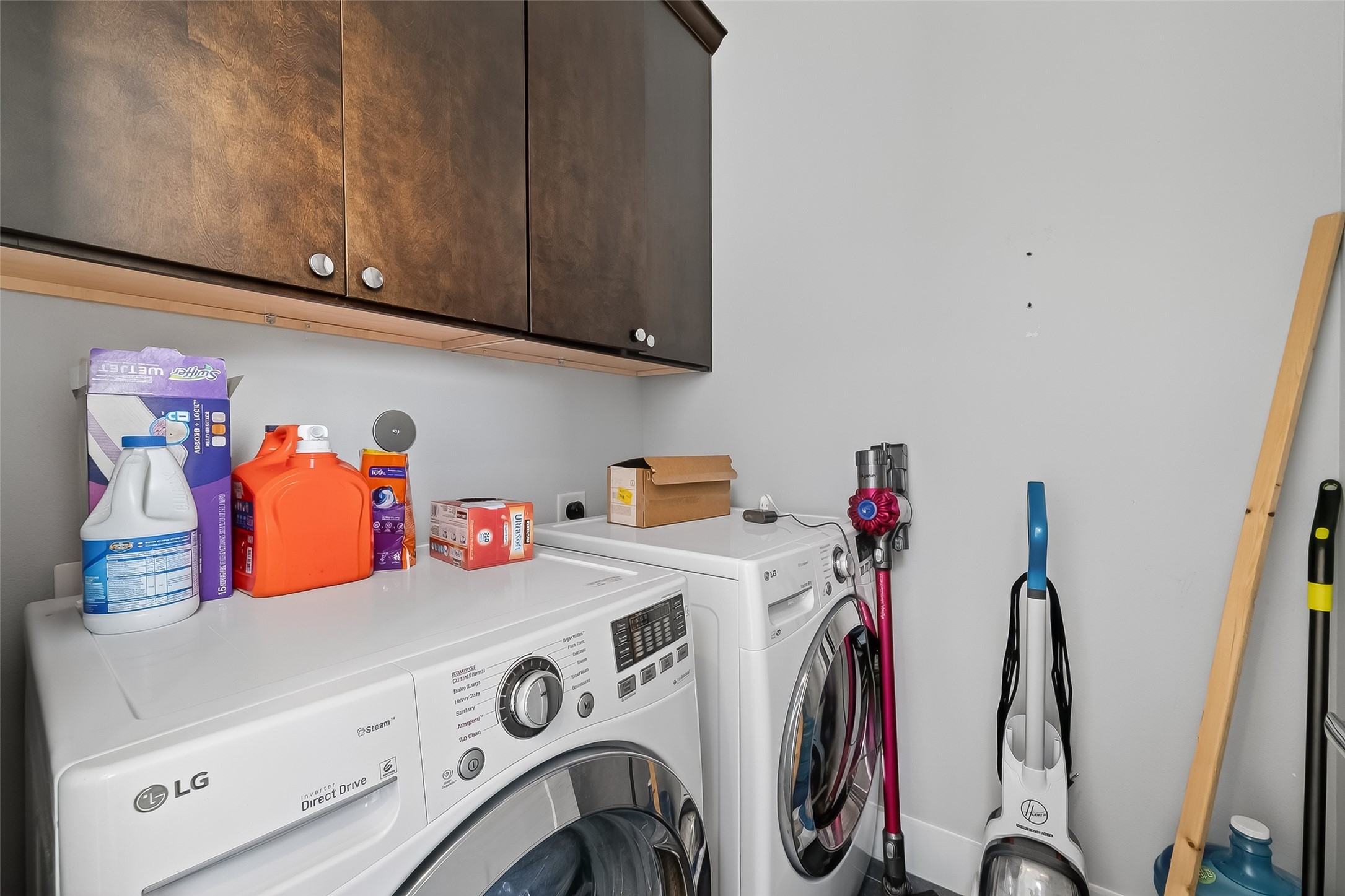 606 Pacific Street Houston, TX 77006 - Photo 37 of 41 a utility room with dryer and washer