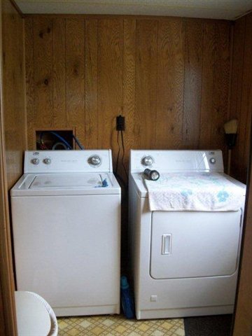 10429 2 Mile Road Thomson, IL 61285 - Photo 7 of 12 a utility room with dryer and washer
