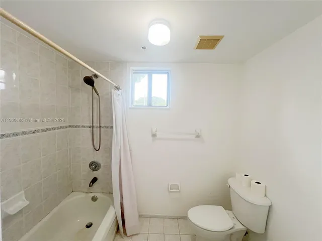 $2,700 | 9340 Fontainebleau Boulevard, Unit W206, Miami, FL 33172