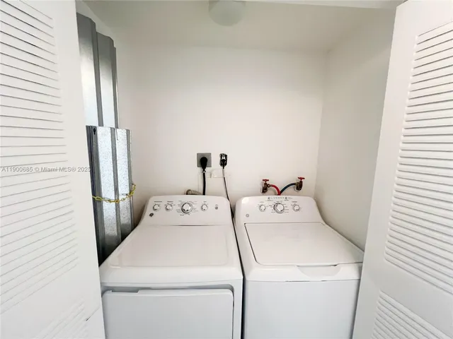 $2,700 | 9340 Fontainebleau Boulevard, Unit W206, Miami, FL 33172