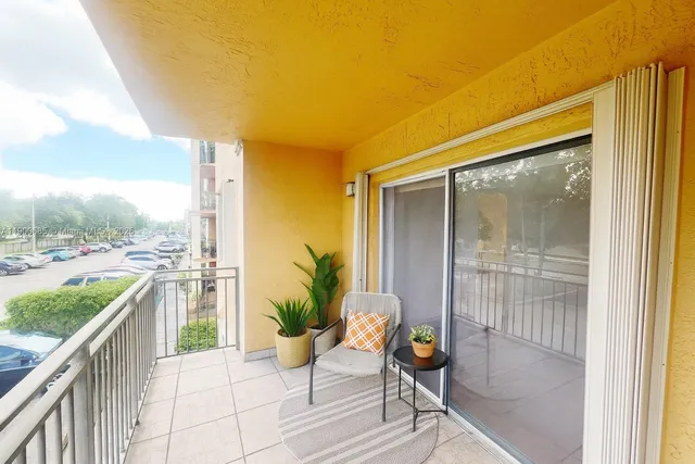 $2,700 | 9340 Fontainebleau Boulevard, Unit W206, Miami, FL 33172