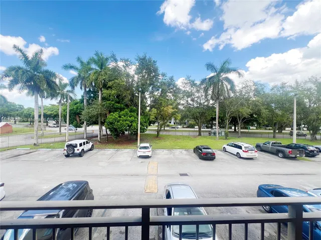 $2,700 | 9340 Fontainebleau Boulevard, Unit W206, Miami, FL 33172