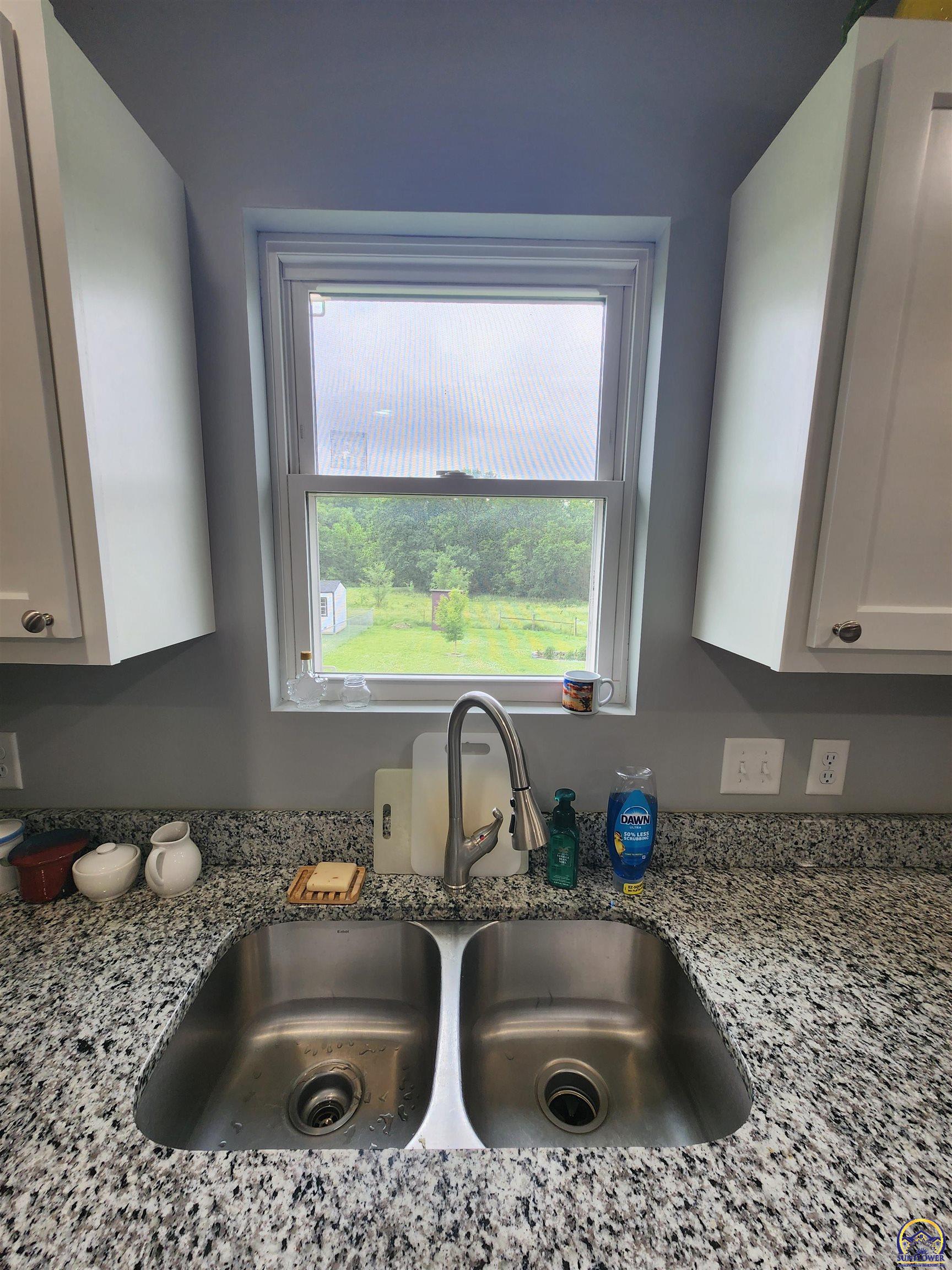 901 Riverside Court Emporia, KS 66801 - Photo 9 of 39