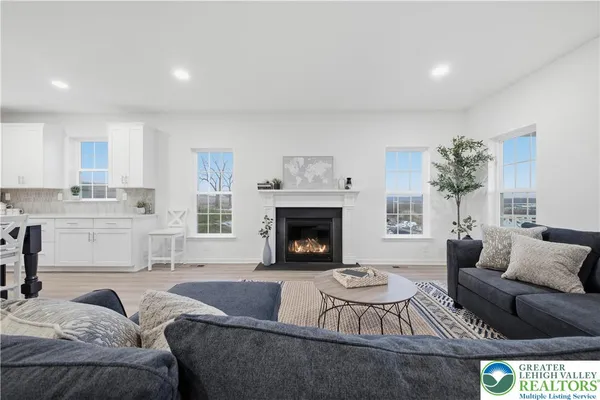 $799,900 | 4929 Farrcroft Drive, Unit 83B, Easton, PA 18040