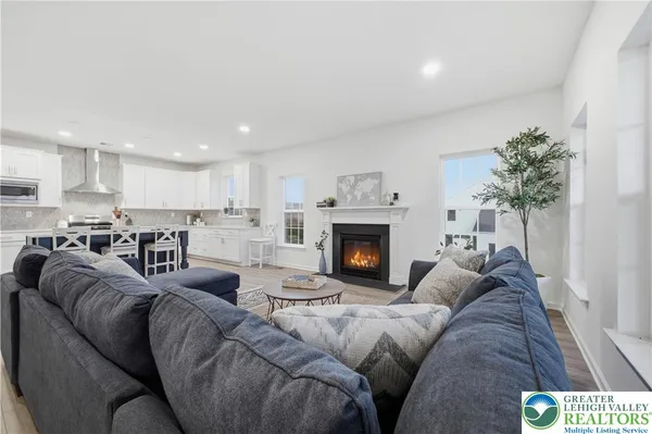 $799,900 | 4929 Farrcroft Drive, Unit 83B, Easton, PA 18040