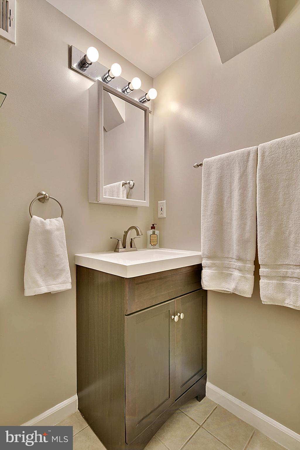 51 West Reed Avenue Alexandria, VA 22305 - Photo 22 of 30 Newly remodeled full bath on lower level