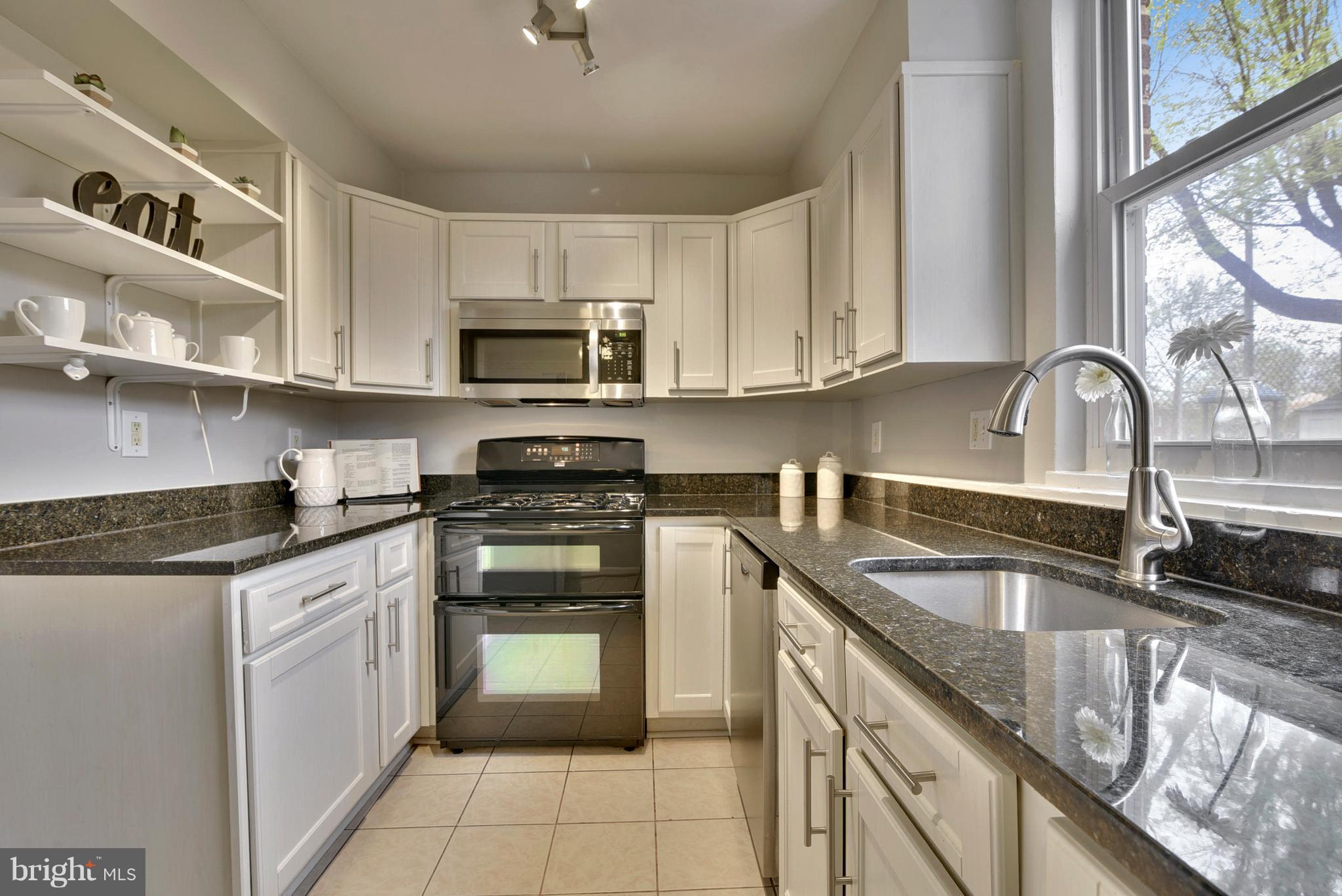 51 West Reed Avenue Alexandria, VA 22305 - Photo 8 of 30 Double oven and amble storage