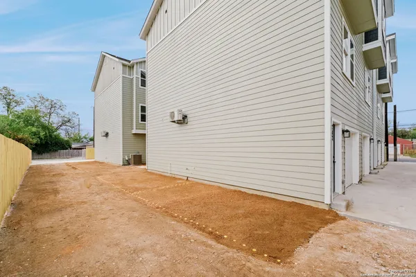 $1,500 | 1510 South Walters Street, Unit 103, San Antonio, TX 78210