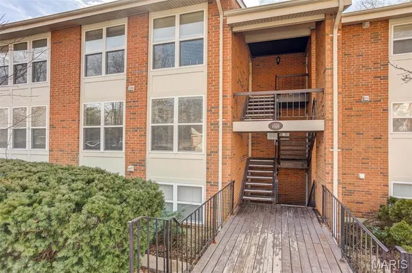 $2,000 | 1926 Hunting Lake Court, Unit 103, St. Louis, MO 63122