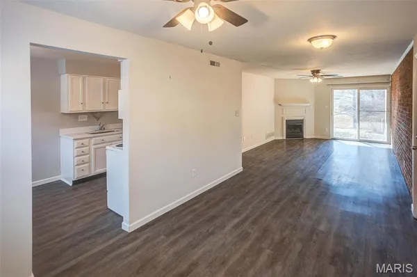 $2,000 | 1926 Hunting Lake Court, Unit 103, St. Louis, MO 63122