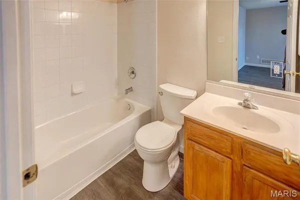 $2,000 | 1926 Hunting Lake Court, Unit 103, St. Louis, MO 63122