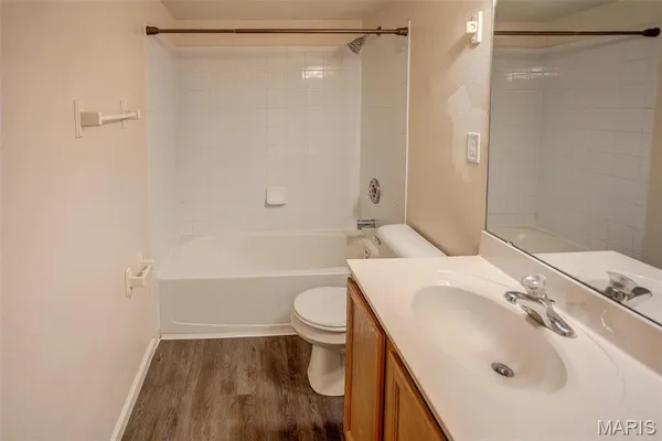 $2,000 | 1926 Hunting Lake Court, Unit 103, St. Louis, MO 63122