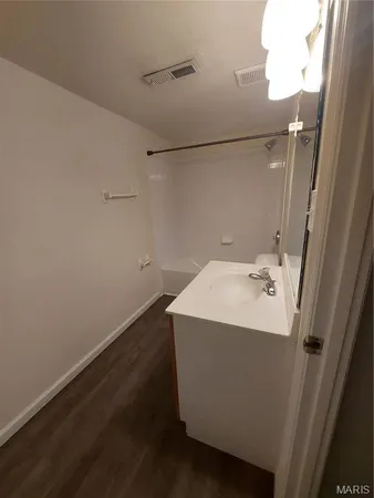 $2,000 | 1926 Hunting Lake Court, Unit 103, St. Louis, MO 63122