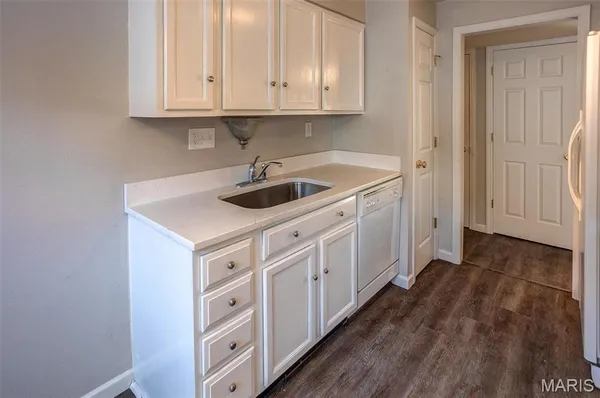 $2,000 | 1926 Hunting Lake Court, Unit 103, St. Louis, MO 63122