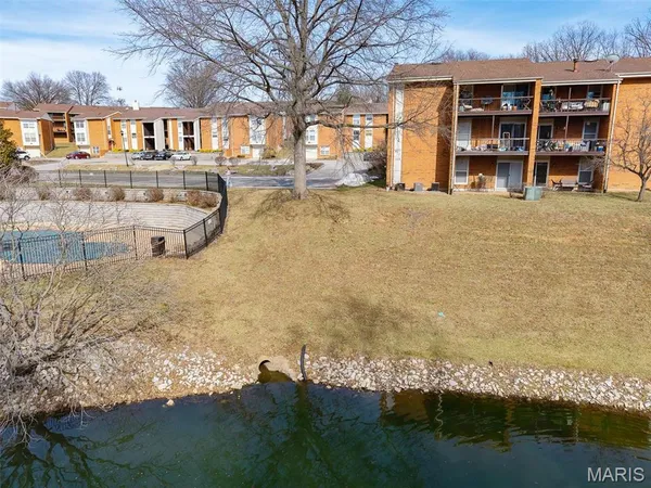 $2,000 | 1926 Hunting Lake Court, Unit 103, St. Louis, MO 63122
