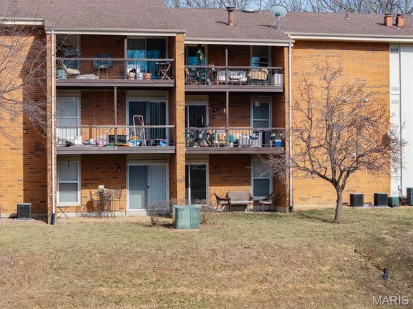 $2,000 | 1926 Hunting Lake Court, Unit 103, St. Louis, MO 63122