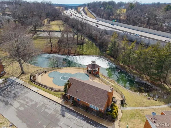 $2,000 | 1926 Hunting Lake Court, Unit 103, St. Louis, MO 63122