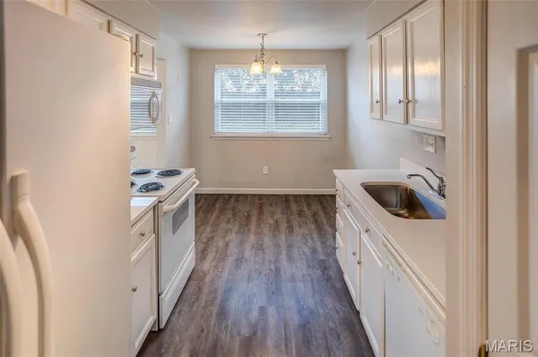 $2,000 | 1926 Hunting Lake Court, Unit 103, St. Louis, MO 63122
