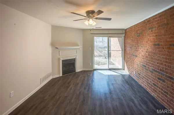 $2,000 | 1926 Hunting Lake Court, Unit 103, St. Louis, MO 63122