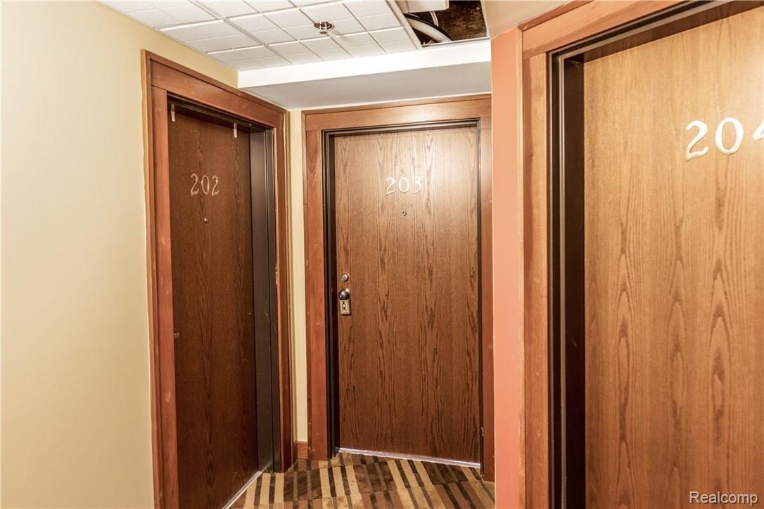 2915 John R Street, Unit 203 Detroit, MI 48201 - Photo 21 of 22 2915 John R St Detroit MI-print-022-11-2915 John R Street unit-4200x2800-300dpi.jpg