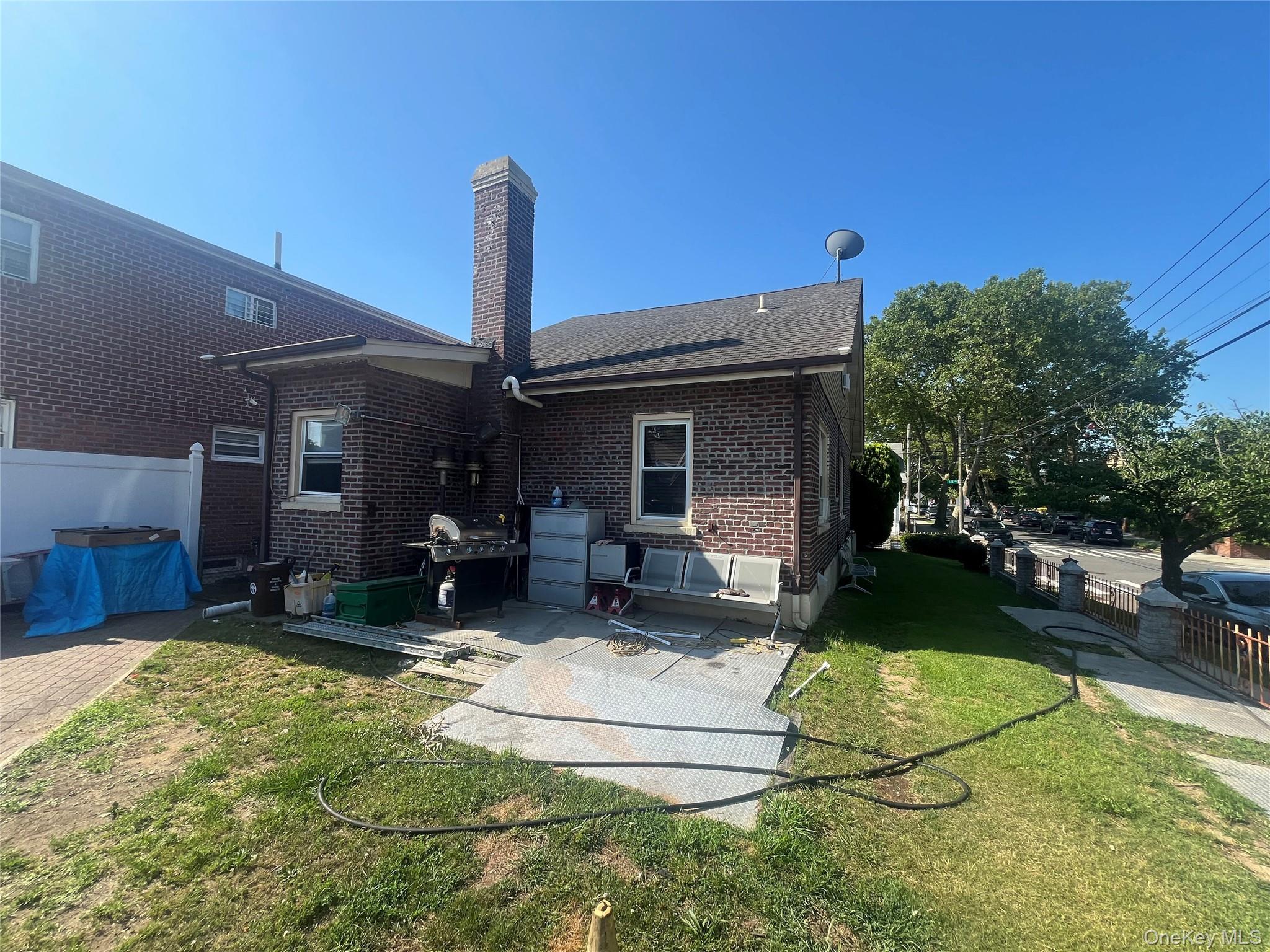 181-03 145th Road Queens, NY 11413 - Photo 2 of 8