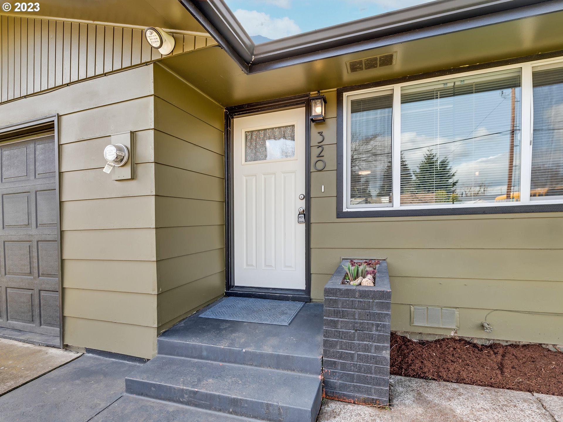 320 36th Street Springfield, OR 97478 - Photo 2 of 26 a front view of a house with a window