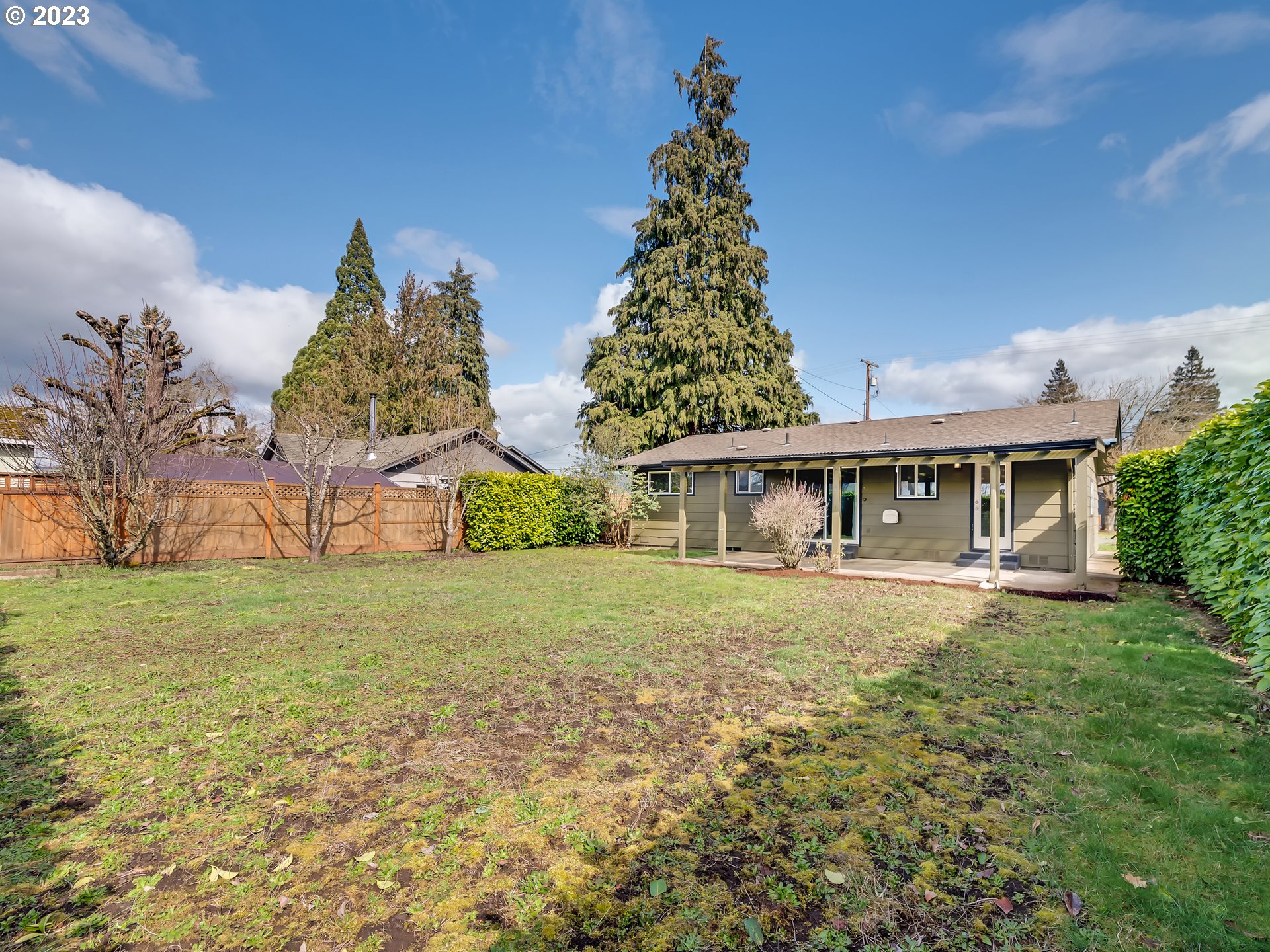 320 36th Street Springfield, OR 97478 - Photo 24 of 26 a front view of a house with garden