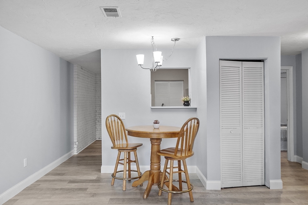 31 Elizabeth Street, Unit G3 Worcester, MA 01605 - Photo 11 of 28 a dining room with furniture and window