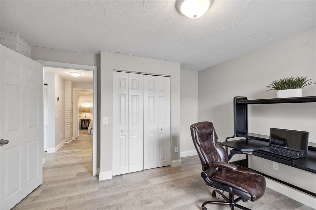 31 Elizabeth Street, Unit G3 Worcester, MA 01605 - Photo 22 of 28 a view of a workspace with furniture and a window
