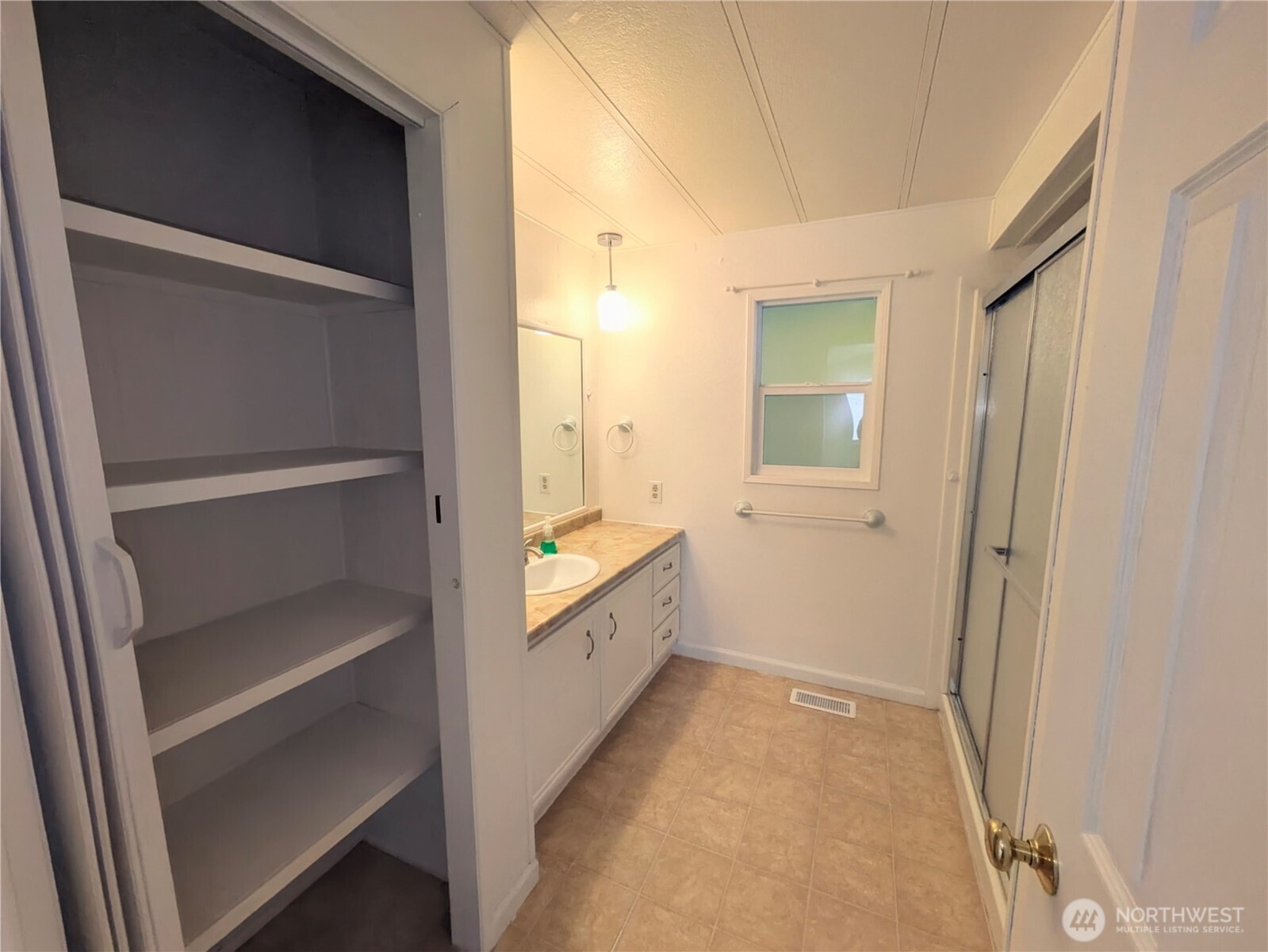 201 Union Avenue Southeast, Unit 217 Renton, WA 98059 - Photo 12 of 24