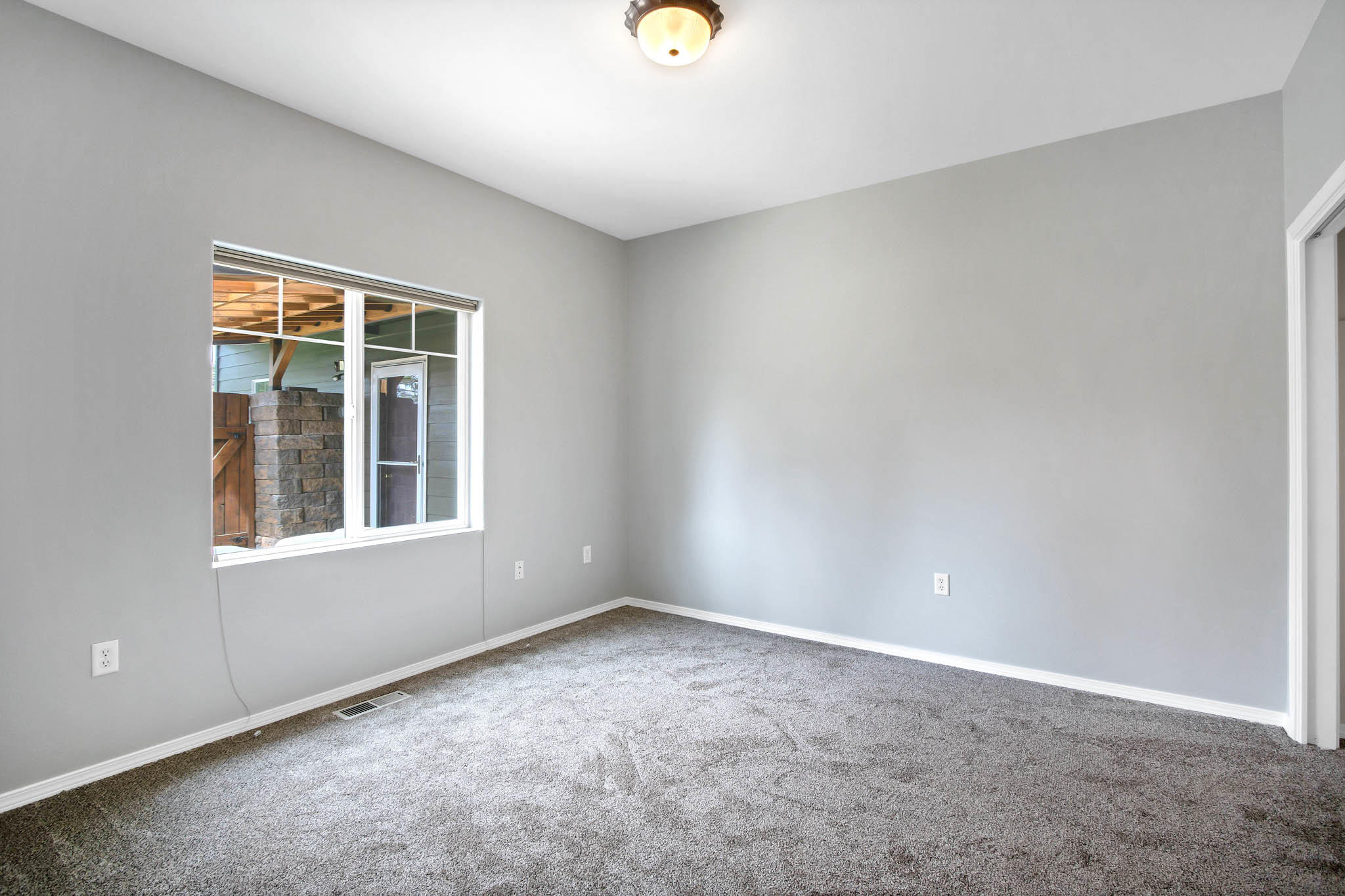 54891 Huntington Road Bend, OR 97707 - Photo 29 of 33 DSC00065