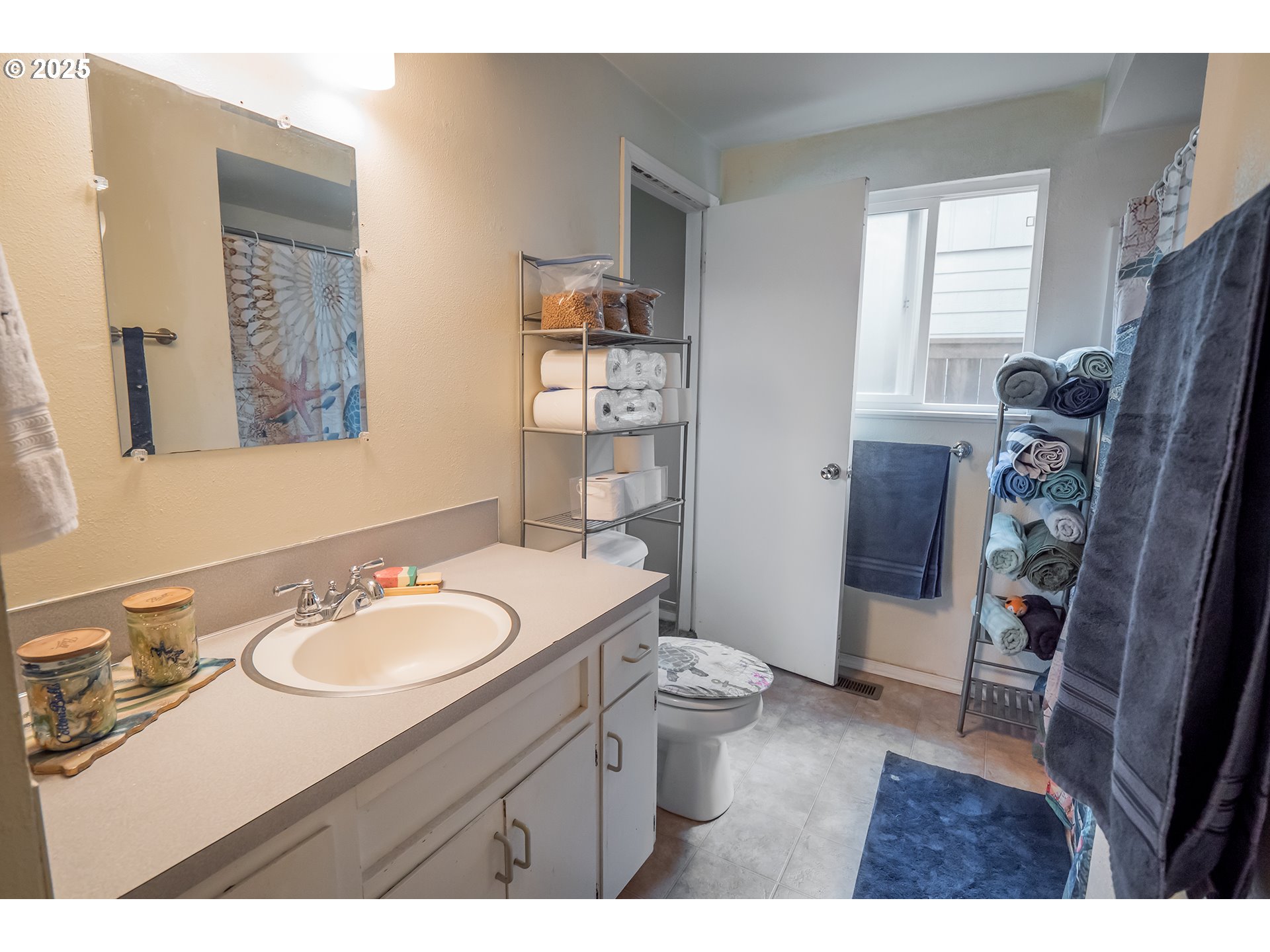 2783 31st Street Springfield, OR 97477 - Photo 11 of 36 Bathroom