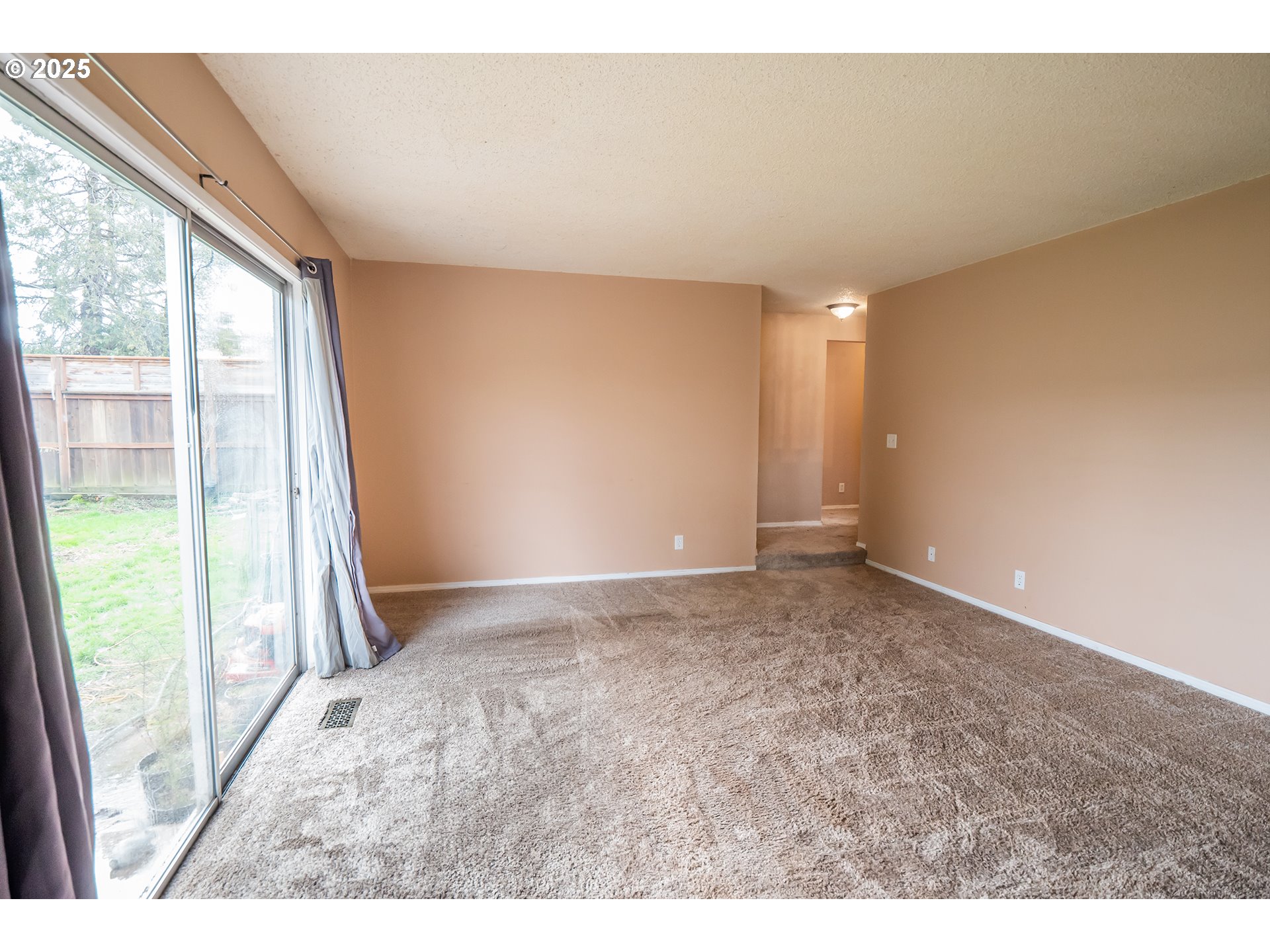 2783 31st Street Springfield, OR 97477 - Photo 15 of 36 Living Room