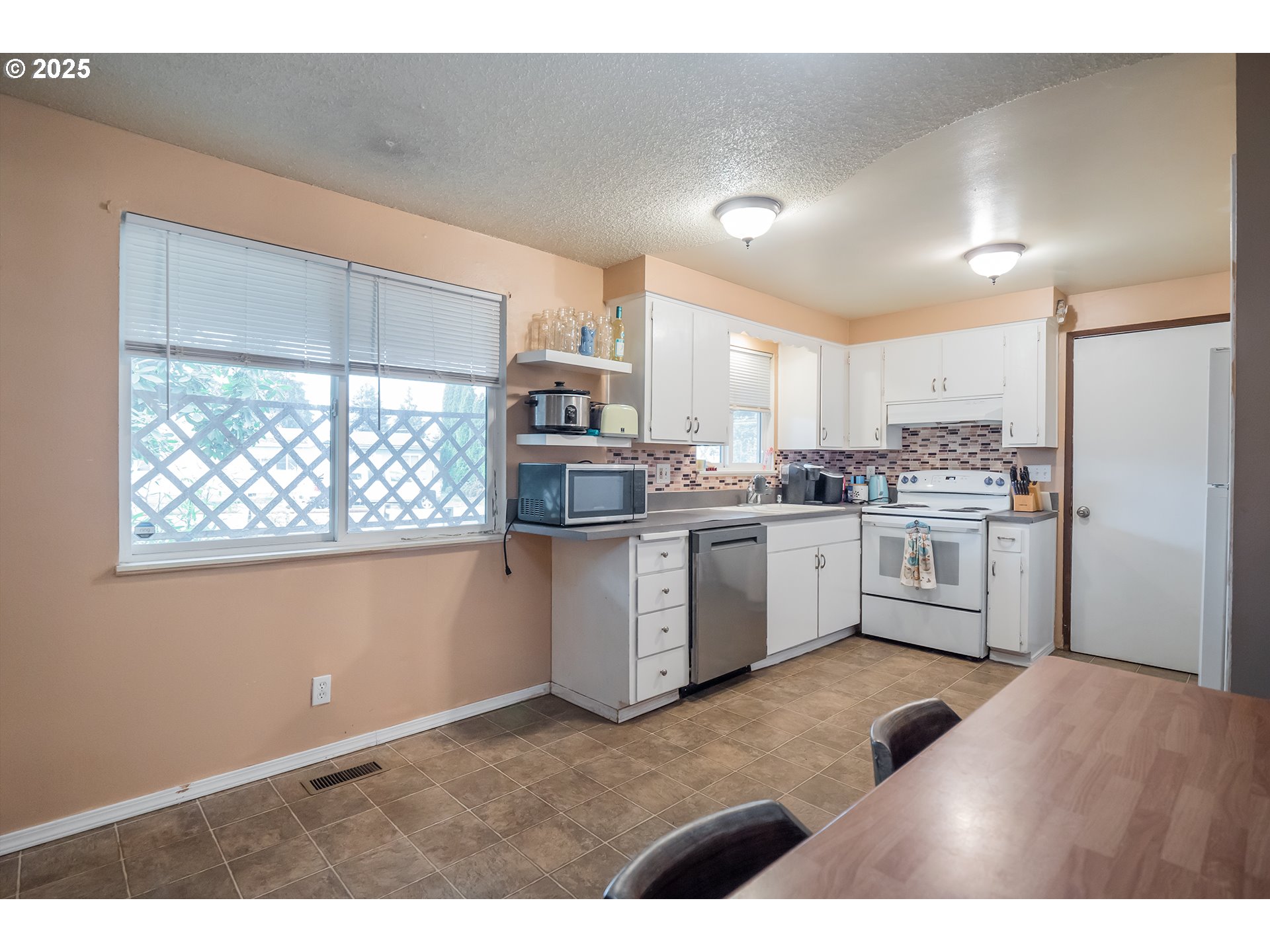 2783 31st Street Springfield, OR 97477 - Photo 3 of 36 Kitchen