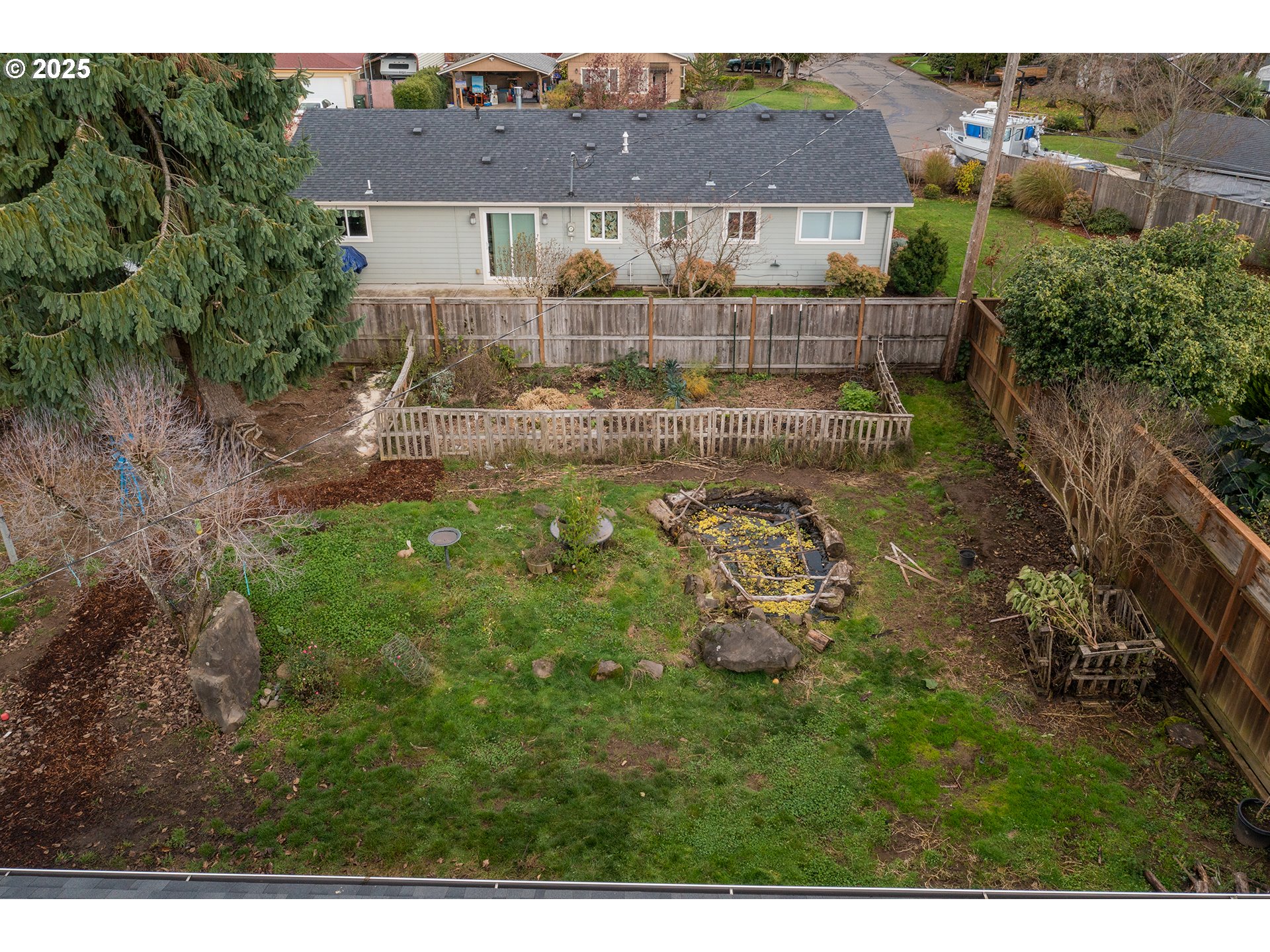 2783 31st Street Springfield, OR 97477 - Photo 32 of 36 Garden