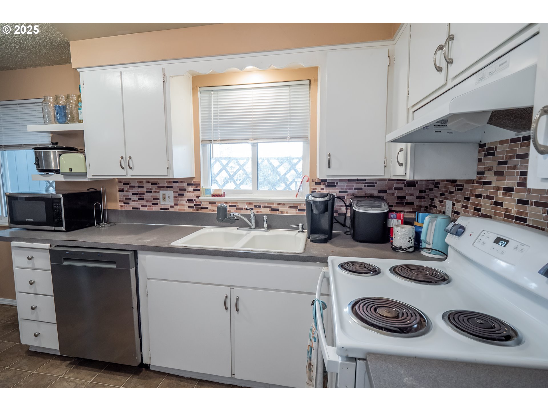 2783 31st Street Springfield, OR 97477 - Photo 4 of 36