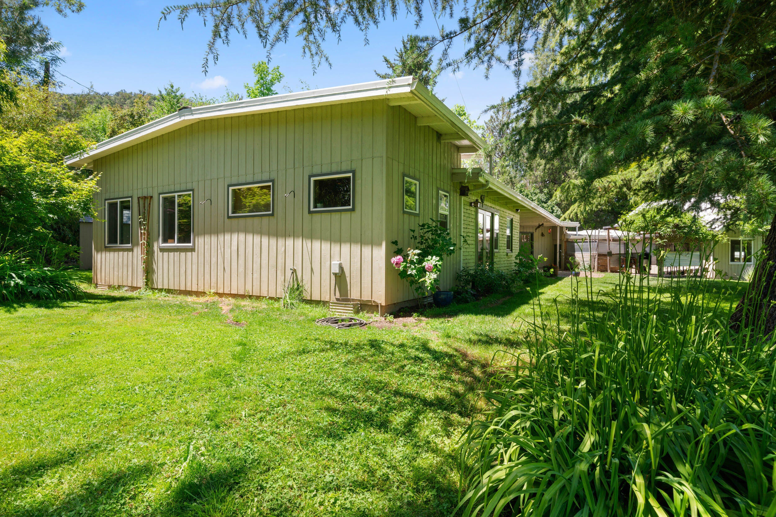 2835 Sundown Road Medford, OR 97501 - Photo 60 of 61 36_2835 sundown rd, medford-36