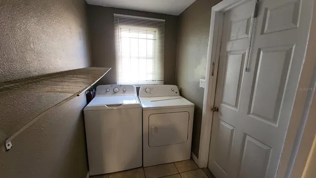 a view of empty room with window