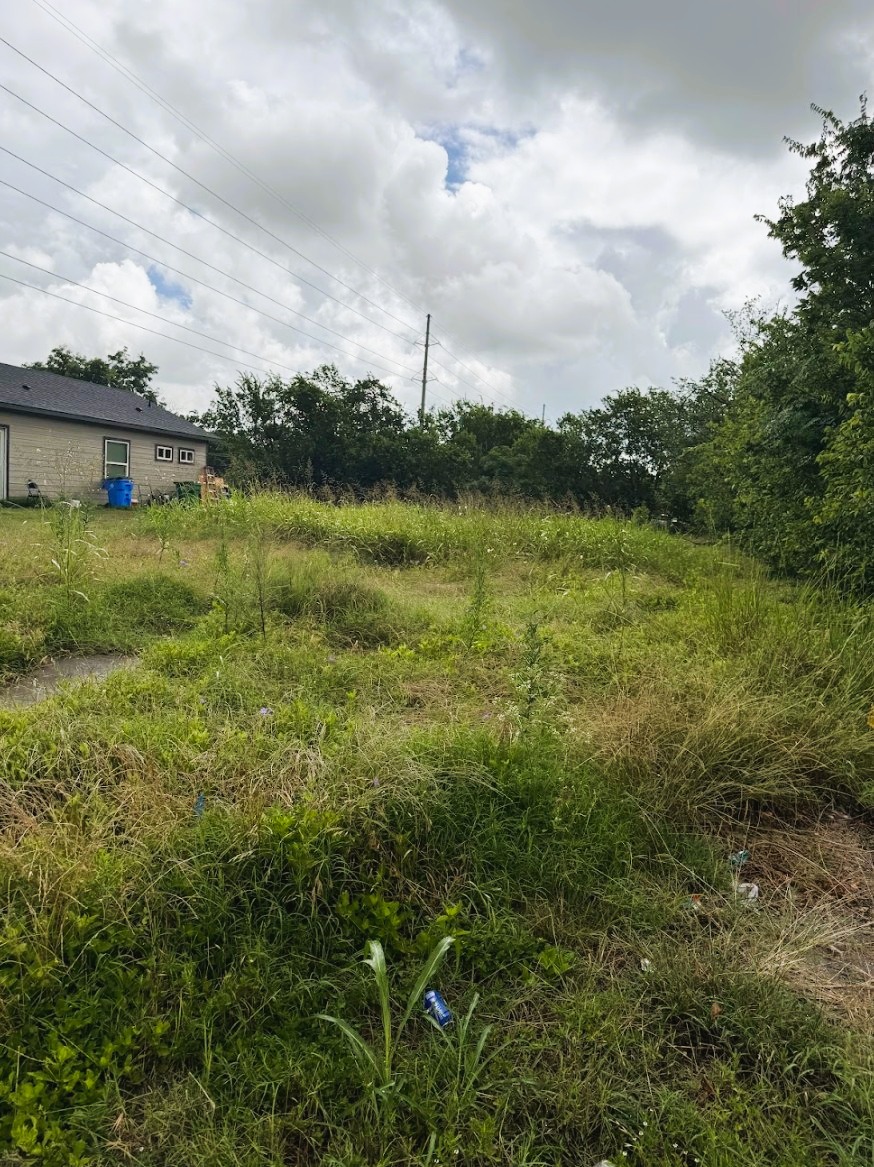 503 Maple Street Taylor, TX 76574 - Photo 5 of 20 Large, well-located lot ready for your home or mobile home.