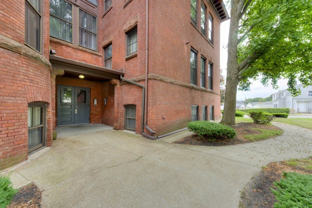 321 Plantation Street, Unit 102 Worcester, MA 01604 - Photo 2 of 35