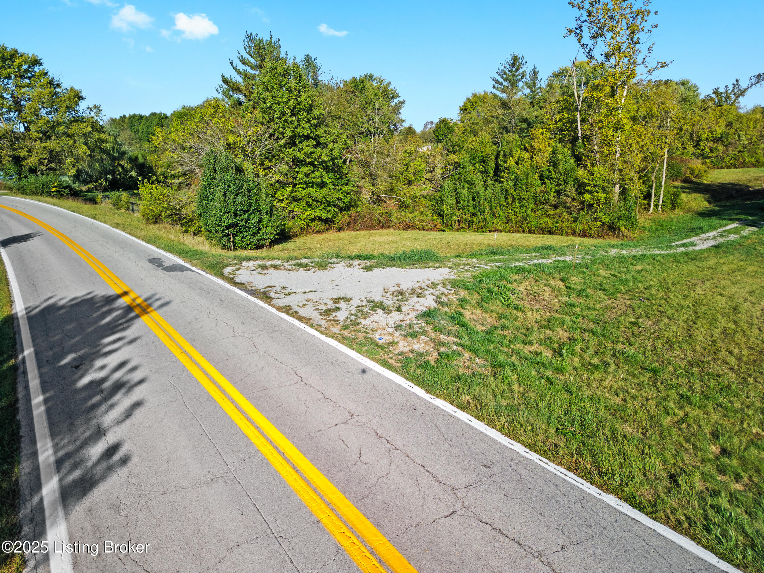 T5 Aiken Road Simpsonville, KY 40067 - Photo 13 of 16 11