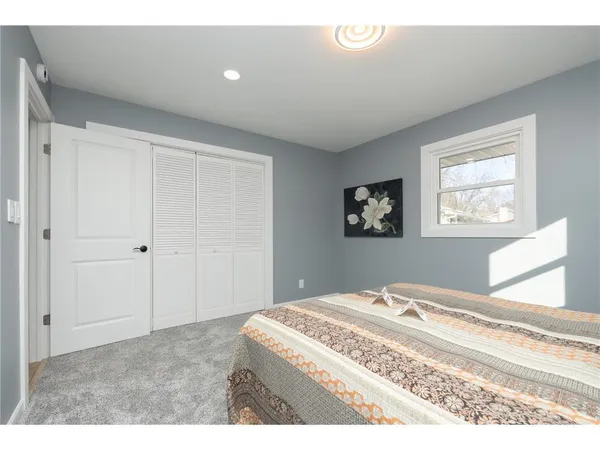 $549,800 | 300 Viking Drive, Mankato, MN 56001