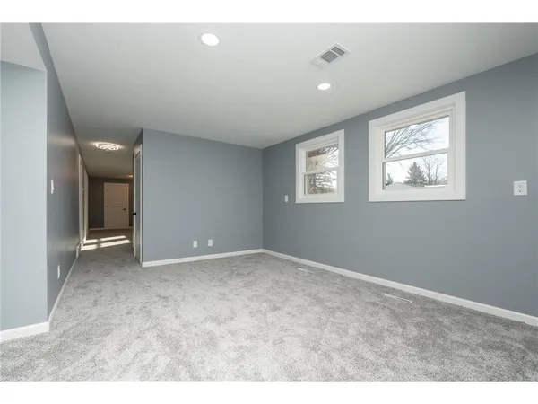 $549,800 | 300 Viking Drive, Mankato, MN 56001