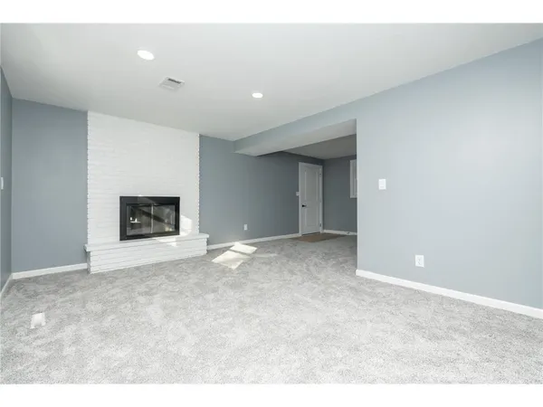 $549,800 | 300 Viking Drive, Mankato, MN 56001