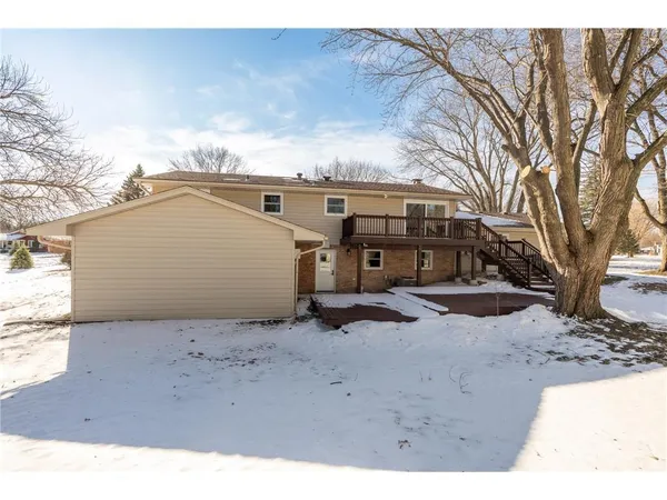 $549,800 | 300 Viking Drive, Mankato, MN 56001