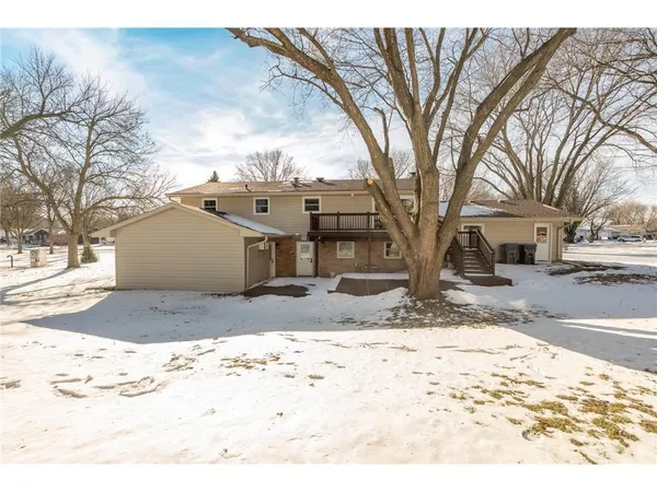 $549,800 | 300 Viking Drive, Mankato, MN 56001