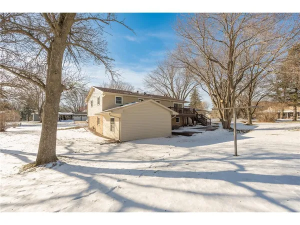 $549,800 | 300 Viking Drive, Mankato, MN 56001