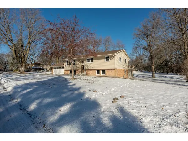 $549,800 | 300 Viking Drive, Mankato, MN 56001